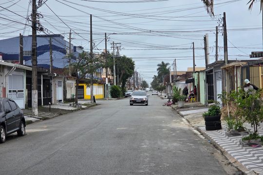 Vista da Rua de casa para alugar com 2 quartos, 100m² em Maracanã, Praia Grande