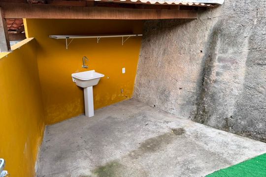 Área de Serviço de apartamento para alugar com 2 quartos, 50m² em Nogueira, Petrópolis