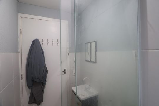 Banheiro de apartamento à venda com 2 quartos, 32m² em Rio Branco, Canoas