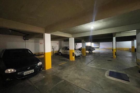 Garagem de apartamento para alugar com 3 quartos, 85m² em Sagrada Família, Belo Horizonte