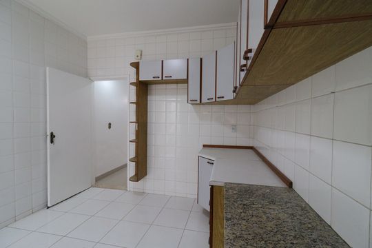 Cozinha de casa para alugar com 2 quartos, 90m² em Cidade Dutra, São Paulo