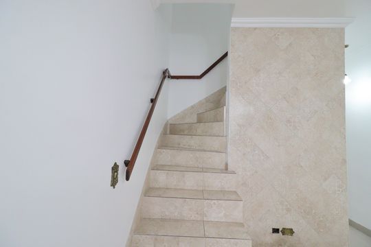 Escada de casa para alugar com 2 quartos, 90m² em Cidade Dutra, São Paulo