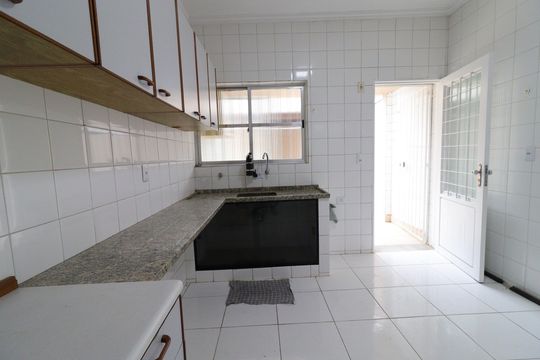 Cozinha de casa para alugar com 2 quartos, 90m² em Cidade Dutra, São Paulo