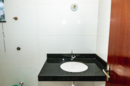 Banheiro do Quarto 1 de casa para alugar com 3 quartos, 120m² em Europa, Belo Horizonte