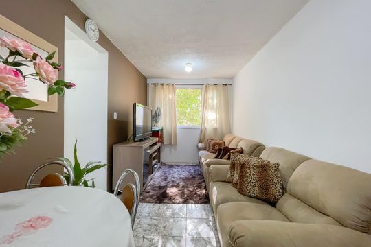 Sala de apartamento à venda com 2 quartos, 46m² em Quitaúna, Osasco