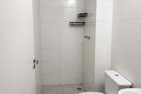 Banheiro de apartamento à venda com 2 quartos, 40m² em Centro, Diadema