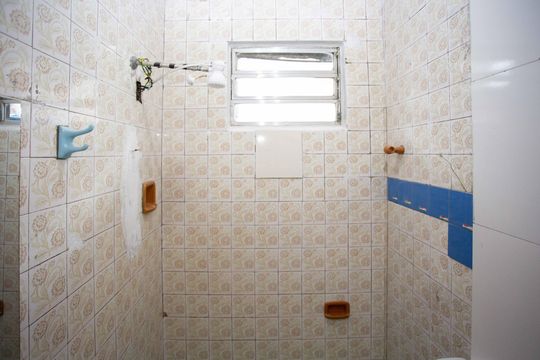 Banheiro de kitnet/studio para alugar com 1 quarto, 113m² em Casa Grande, Diadema