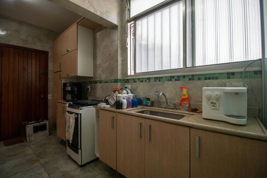 Cozinha de apartamento à venda com 3 quartos, 115m² em Grajaú, Rio de Janeiro