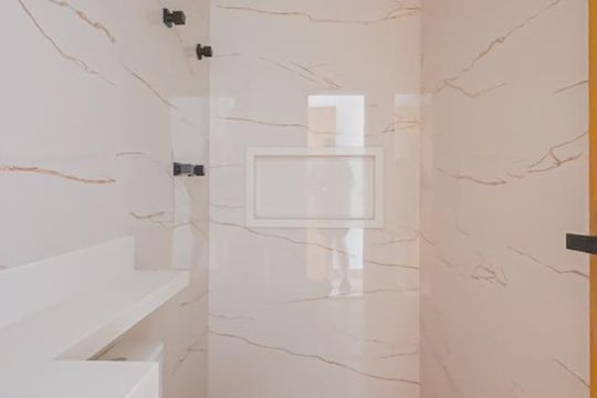 Banheiro Suíte 1 de casa para alugar com 3 quartos, 184m² em Vila Granada, São Paulo