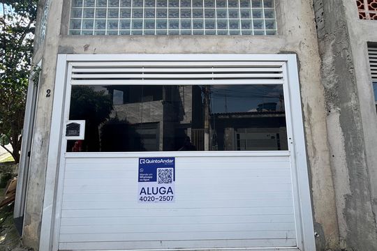 Fachada  de casa para alugar com 3 quartos, 120m² em Jardim Miriam, Ferraz de Vasconcelos