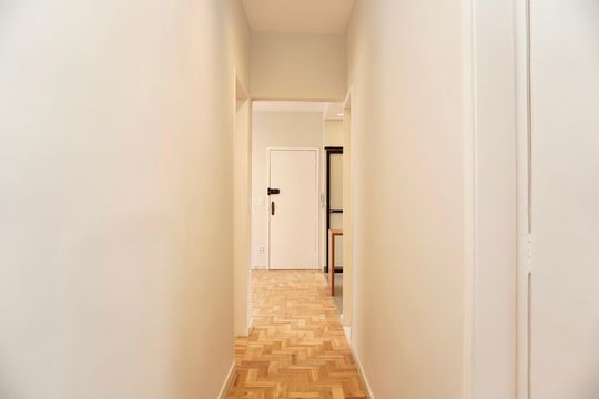Corredor de apartamento à venda com 3 quartos, 85m² em Vila Paris, Belo Horizonte