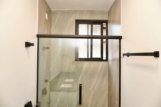 Suíte - Banheiro  de apartamento à venda com 3 quartos, 85m² em Vila Paris, Belo Horizonte