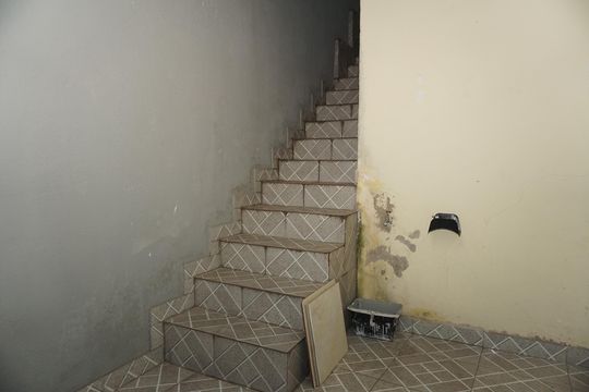 Escada de casa para alugar com 3 quartos, 150m² em Jardim Sao Francisco, Embu das Artes