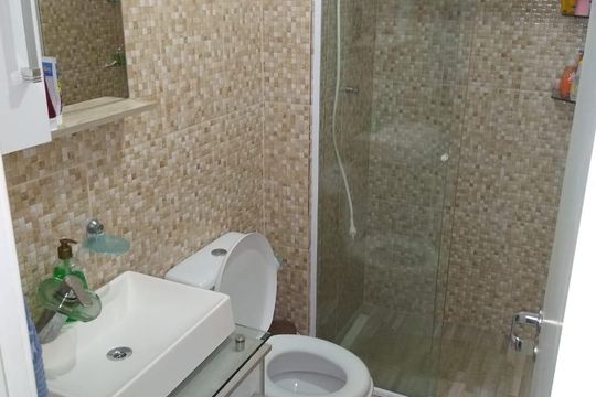 Banheiro de apartamento à venda com 3 quartos, 61m² em Jardim Itapeva, Mauá
