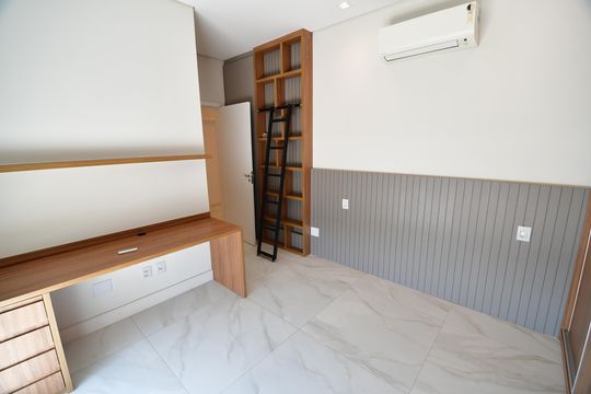 Quarto 2 de casa de condomínio à venda com 4 quartos, 323m² em Residencial Parque dos Alecrins, Campinas