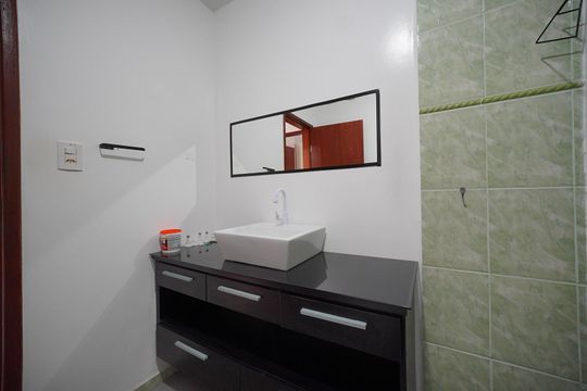 Banheiro de casa para alugar com 3 quartos, 105m² em Campeche, Florianópolis