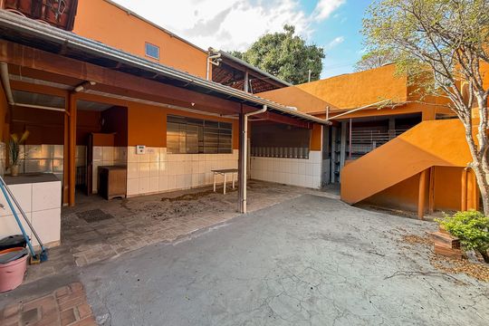 Casa para alugar com 4 quartos, 720m² em Braúnas, Belo Horizonte