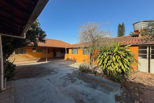 Casa para alugar com 4 quartos, 720m² em Braúnas, Belo Horizonte