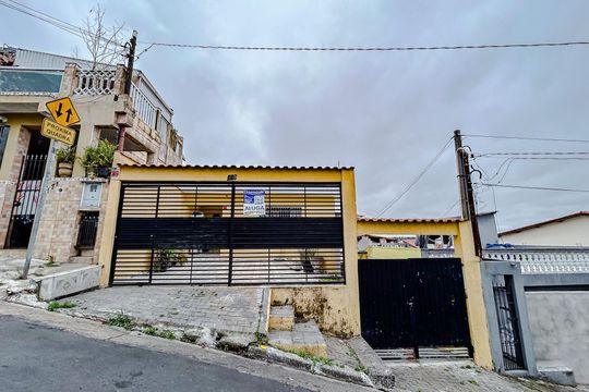 Fachada com Plaquinha de casa para alugar com 3 quartos, 120m² em Jardim Alto Pedroso, São Paulo