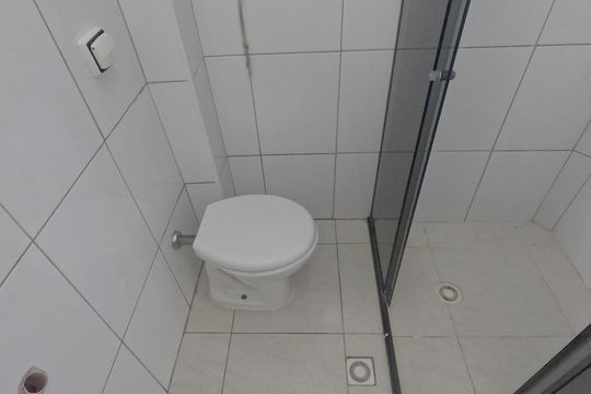 Banheiro de apartamento para alugar com 1 quarto, 35m² em Gonzaga, Santos