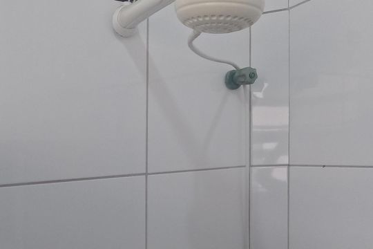 Banheiro de apartamento para alugar com 1 quarto, 35m² em Gonzaga, Santos