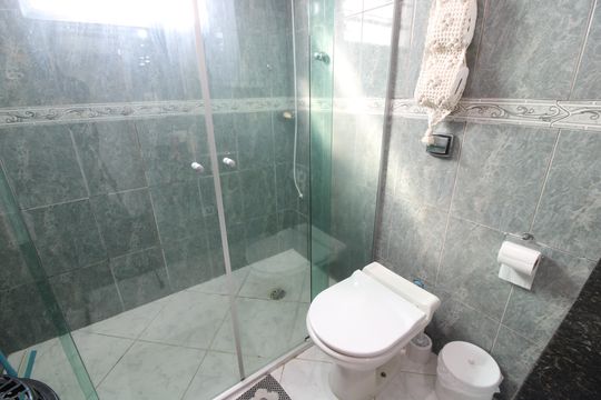 banheiro 2 de casa para alugar com 3 quartos, 193m² em Cangaiba, São Paulo