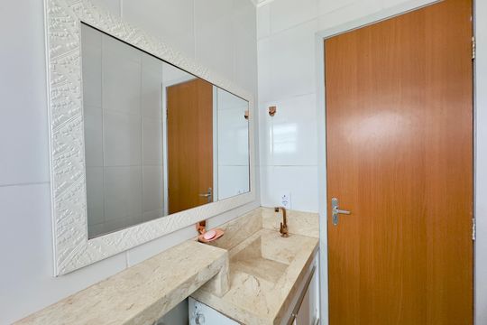 Banheiro de apartamento à venda com 2 quartos, 44m² em Jardim Doraly, Guarulhos