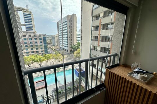 Varanda de kitnet/studio à venda com 1 quarto, 30m² em Vila Cordeiro, São Paulo