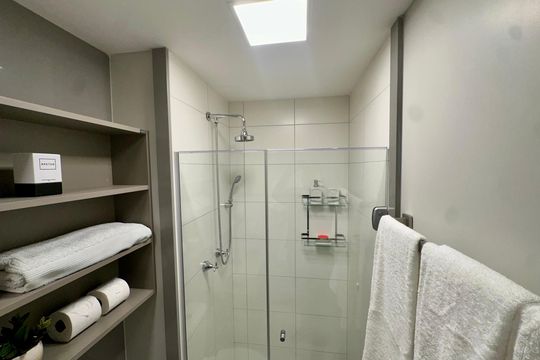 Banheiro de kitnet/studio à venda com 1 quarto, 30m² em Vila Cordeiro, São Paulo