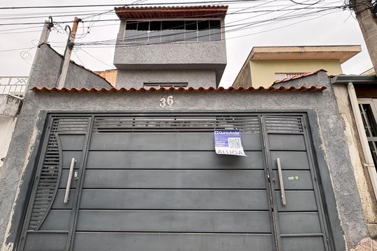 Fachada de casa para alugar com 1 quarto, 90m² em Moinho Velho, São Paulo