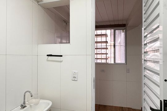 Banheiro de casa para alugar com 1 quarto, 90m² em Moinho Velho, São Paulo