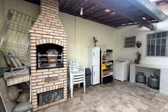 Churrasqueira de casa à venda com 2 quartos, 139m² em Jardim California, Barueri