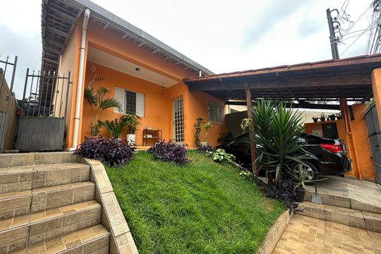 Fachada de casa à venda com 2 quartos, 139m² em Jardim California, Barueri