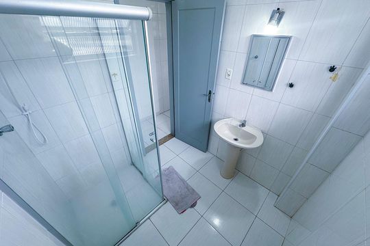 Banheiro de apartamento para alugar com 2 quartos, 89m² em Boqueirão, Santos