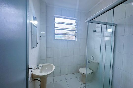 Banheiro de apartamento para alugar com 2 quartos, 89m² em Boqueirão, Santos