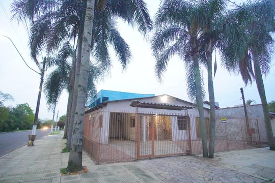 Fachada de casa à venda com 2 quartos, 80m² em Vicentina, São Leopoldo
