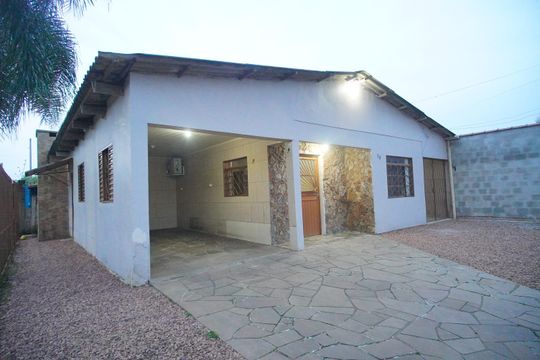 Quintal de casa à venda com 2 quartos, 80m² em Vicentina, São Leopoldo