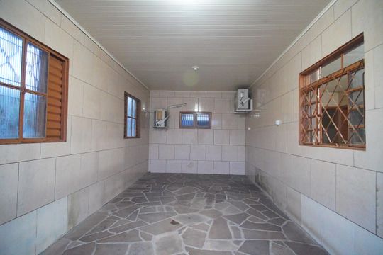 Garagem de casa à venda com 2 quartos, 80m² em Vicentina, São Leopoldo