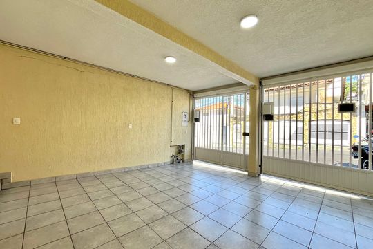 Garagem de casa à venda com 3 quartos, 125m² em Jabaquara, São Paulo