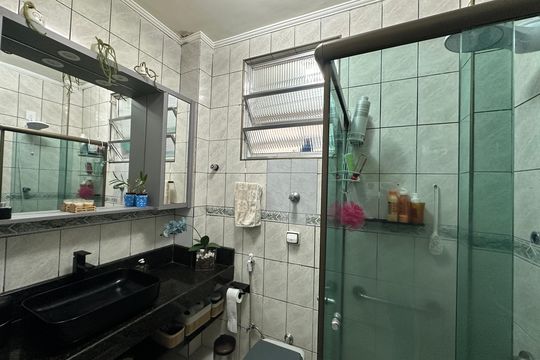 Banheiro de apartamento para alugar com 2 quartos, 78m² em Itararé, São Vicente