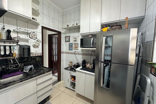 Cozinha de apartamento para alugar com 2 quartos, 78m² em Itararé, São Vicente