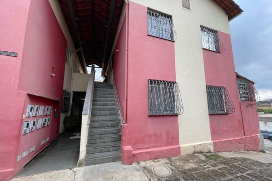 Fachada do bloco de apartamento para alugar com 2 quartos, 42m² em Califórnia, Belo Horizonte