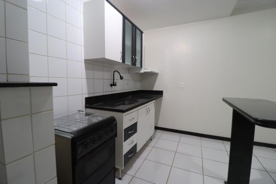 Cozinha de apartamento para alugar com 1 quarto, 40m² em Tibery, Uberlândia