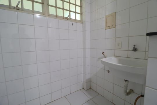 Cozinha e Área de Serviço de apartamento para alugar com 1 quarto, 40m² em Tibery, Uberlândia