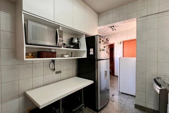 Cozinha de apartamento à venda com 3 quartos, 120m² em Sion, Belo Horizonte