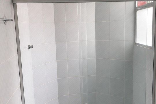 Banheiro de apartamento à venda com 3 quartos, 70m² em Nova Floresta, Belo Horizonte