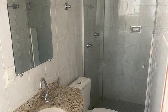 Banheiro de apartamento à venda com 3 quartos, 70m² em Nova Floresta, Belo Horizonte