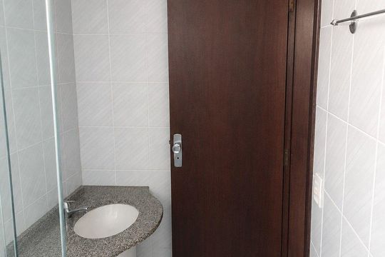 Banheiro de apartamento à venda com 3 quartos, 70m² em Nova Floresta, Belo Horizonte