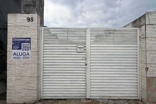 Fachada  de casa para alugar com 3 quartos, 90m² em Jardim Monte Carmelo, Guarulhos