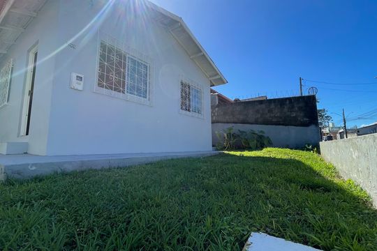 Área externa de casa para alugar com 2 quartos, 66m² em Capoeiras, Florianópolis